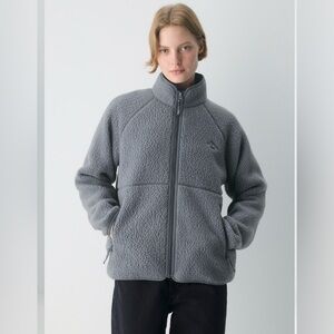 Aritzia Polartec thermal pro raglan mock neck zip up. Size XS. Vintage Navy